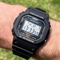 ГОДИННИК CASIO DW-5600UE-1ER