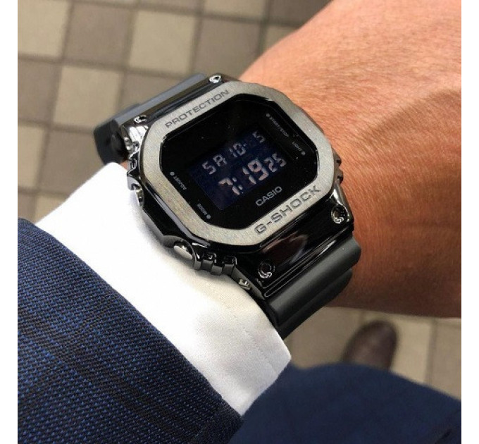 Купить Часы CASIO GM-5600-1ER ⌚ Наручные часы на fabrikachasov.com ⭐ Бесплатная доставка по Украине от 3000 грн ✈ Гарантия ✔ 10.000 моделей часов лучших брендов!
