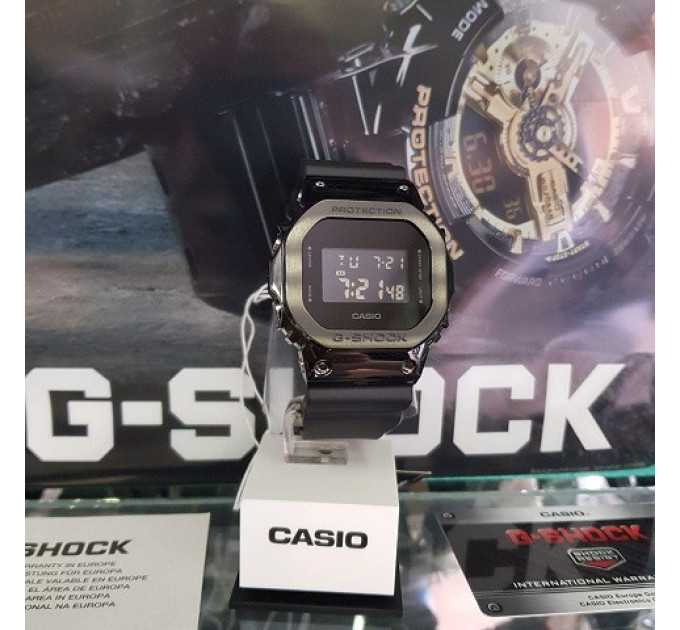 Купить Часы CASIO GM-5600-1ER ⌚ Наручные часы на fabrikachasov.com ⭐ Бесплатная доставка по Украине от 3000 грн ✈ Гарантия ✔ 10.000 моделей часов лучших брендов!