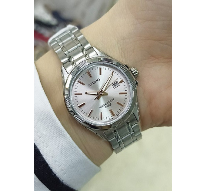 Купити ГОДИННИК CASIO LTP-1308D-4A ⌚ Наручні годинники на fabrikachasov.com ⭐ Безкоштовна доставка по Україні від 3000 грн ✈ Гарантія ✔ 10.000 моделей годинників кращих брендів!